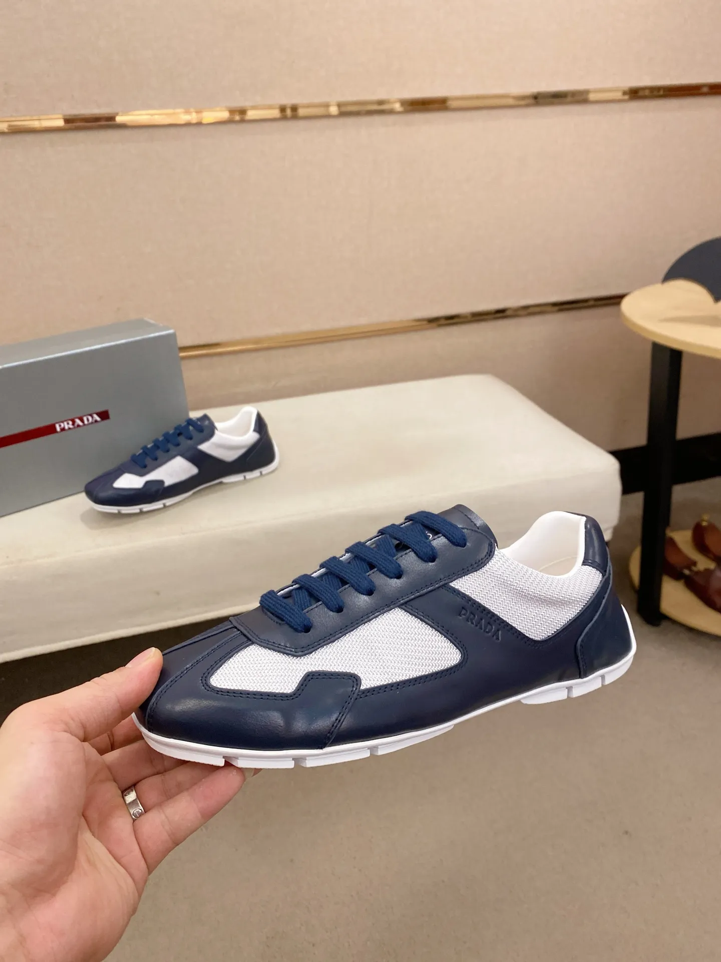 Men's shoes 💰 480💰 ✔️✔️✔️Top high version High-quality new PRADA (Prada) counters are launched at the same time. The new men's shoes and 😘fabrics are purely handmade in Niujing. Lining: Full cowhide lining. 👍🏿High-end☄️Open-molded non-slip rubber outsole, exquisite lines, simple and elegant, comfortable and high-end for leisure travel. Code number: 38-44. Can be customized45